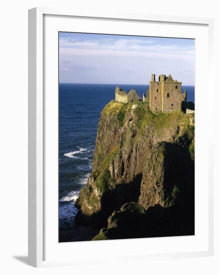 GrovŸbritannien, Schottland, Grampian , Nahe Stonehaven, Dunnottar Castle, Burgruine, Burg-Thonig-Framed Photographic Print