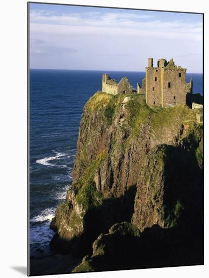 GrovŸbritannien, Schottland, Grampian , Nahe Stonehaven, Dunnottar Castle, Burgruine, Burg-Thonig-Mounted Photographic Print