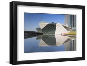 Guangzhou Opera House in Zhujiang New Town, Tian He, Guangzhou, Guangdong, China, Asia-Ian Trower-Framed Photographic Print