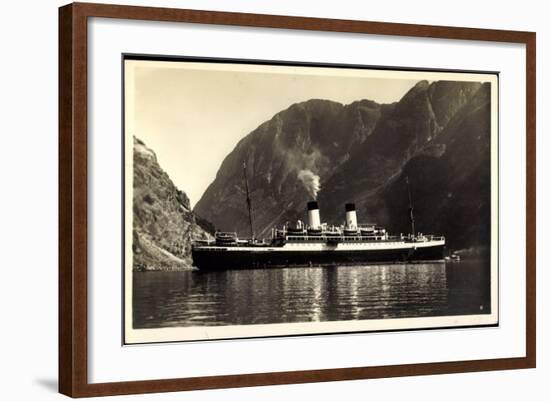 Gudvangen, HSDG, Dampfschiff M.S. Monte Sarmiento-null-Framed Giclee Print