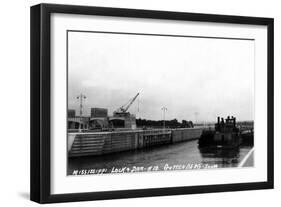 Guttenberg, Iowa - Mississippi Lock and Dam-Lantern Press-Framed Art Print