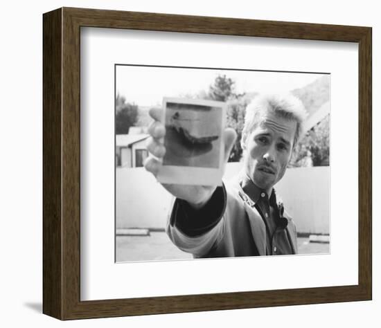 Guy Pearce, Memento (2000)-null-Framed Photo