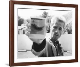 Guy Pearce, Memento (2000)-null-Framed Photo