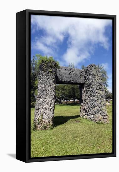 Ha'amonga 'A Maui Arch-benkrut-Framed Stretched Canvas