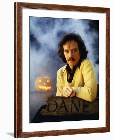 HALLOWEEN, 1978 directed by JOHN CARPENTER John Carpenter (director) (photo)-null-Framed Photo