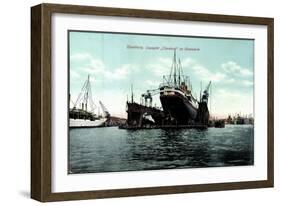 Hamburg, Dampfer Cleveland Der Hapag Im Riesendock-null-Framed Giclee Print