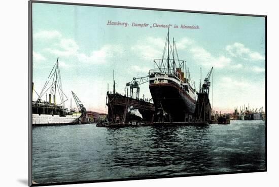 Hamburg, Dampfer Cleveland Der Hapag Im Riesendock-null-Mounted Giclee Print