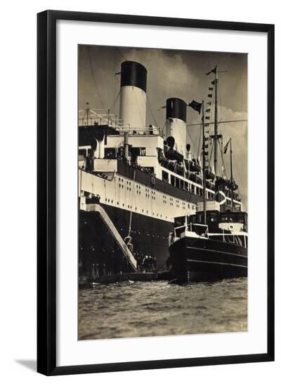 Hamburg, Dampfschiff, Einbooten, Passagiere--Framed Giclee Print