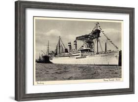 Hamburg, Hapag, Dampfschiff Oceana Am Hafen-null-Framed Giclee Print