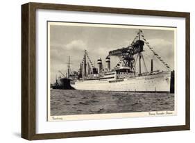 Hamburg, Hapag, Dampfschiff Oceana Am Hafen-null-Framed Giclee Print