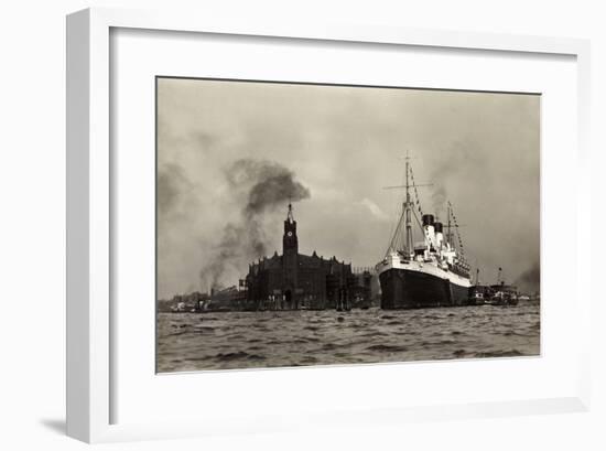 Hamburg, HSDG, M.S. Monte Cervantes, Dampfschiff-null-Framed Giclee Print