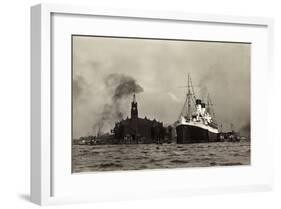 Hamburg, HSDG, M.S. Monte Cervantes, Dampfschiff-null-Framed Giclee Print