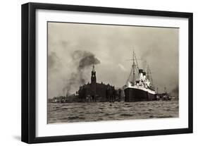 Hamburg, HSDG, M.S. Monte Cervantes, Dampfschiff-null-Framed Giclee Print