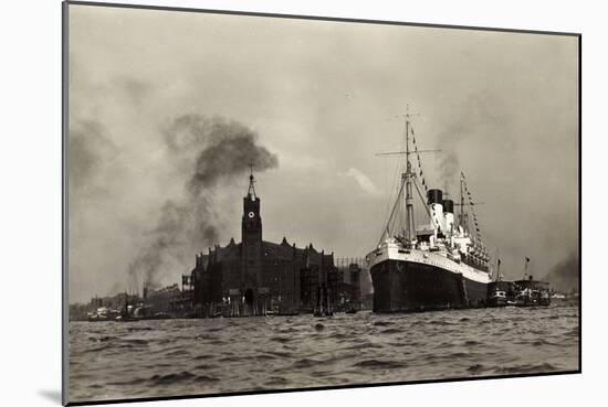 Hamburg, HSDG, M.S. Monte Cervantes, Dampfschiff-null-Mounted Giclee Print