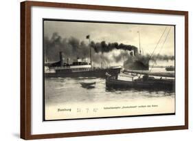 Hamburger Hafen, Schnelldampfer Deutschland, Hapag-null-Framed Giclee Print