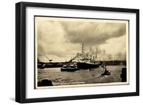 Hamburger Hafen, United States Lines, Dampfer Resolute-null-Framed Giclee Print