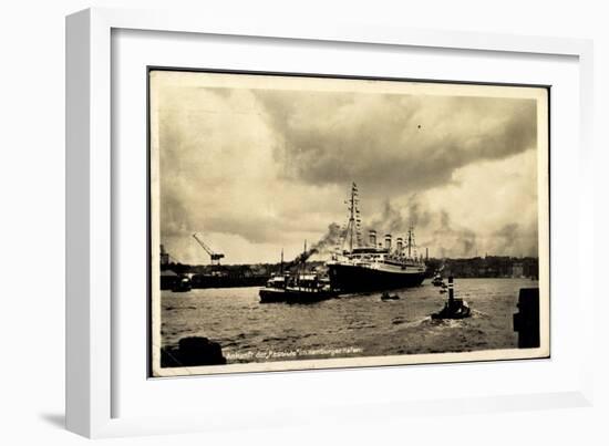 Hamburger Hafen, United States Lines, Dampfer Resolute-null-Framed Giclee Print