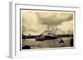 Hamburger Hafen, United States Lines, Dampfer Resolute-null-Framed Giclee Print