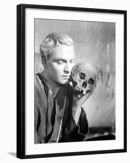 Hamlet, Laurence Olivier, 1948-null-Framed Photo