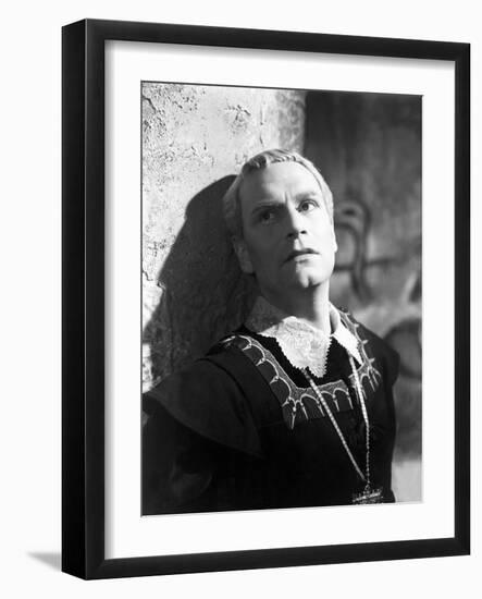 Hamlet, Laurence Olivier, 1948-null-Framed Photo