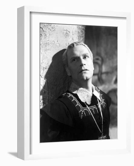 Hamlet, Laurence Olivier, 1948-null-Framed Photo