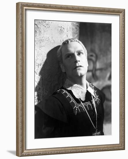 Hamlet, Laurence Olivier, 1948-null-Framed Photo