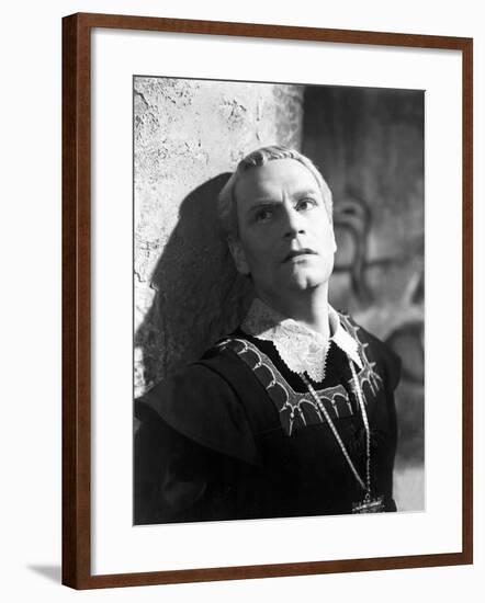 Hamlet, Laurence Olivier, 1948-null-Framed Photo