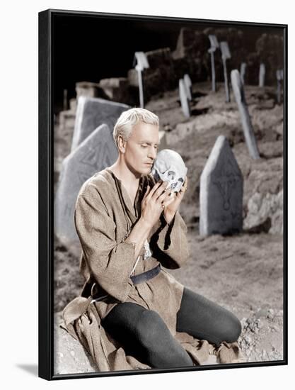 Hamlet, Laurence Olivier, 1948-null-Framed Photo