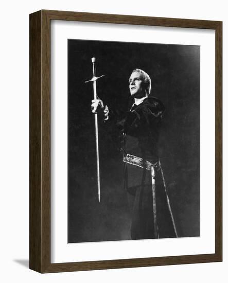 Hamlet, Laurence Olivier, 1948-null-Framed Photo