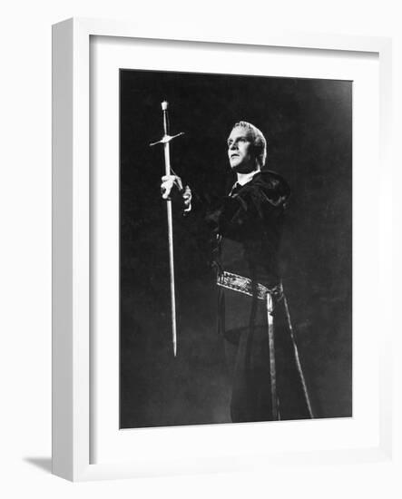 Hamlet, Laurence Olivier, 1948-null-Framed Photo