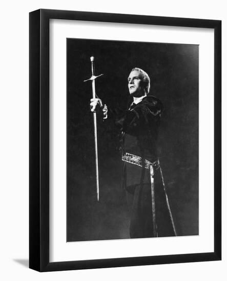 Hamlet, Laurence Olivier, 1948-null-Framed Premium Photographic Print