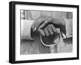 Hands of a Construction Worker, Mexico, 1926-Tina Modotti-Framed Premium Photographic Print