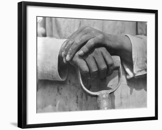 Hands of a Construction Worker, Mexico, 1926-Tina Modotti-Framed Photographic Print