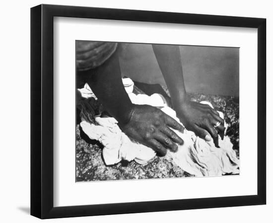 Hands of a Woman, Mexico, 1926-Tina Modotti-Framed Giclee Print