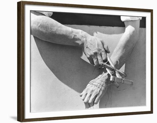 Hands of the Puppeteer, 1929-Tina Modotti-Framed Premium Giclee Print