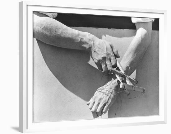 Hands of the Puppeteer, 1929-Tina Modotti-Framed Premium Giclee Print