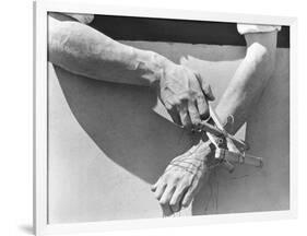 Hands of the Puppeteer, 1929-Tina Modotti-Framed Giclee Print