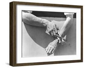 Hands of the Puppeteer, 1929-Tina Modotti-Framed Giclee Print