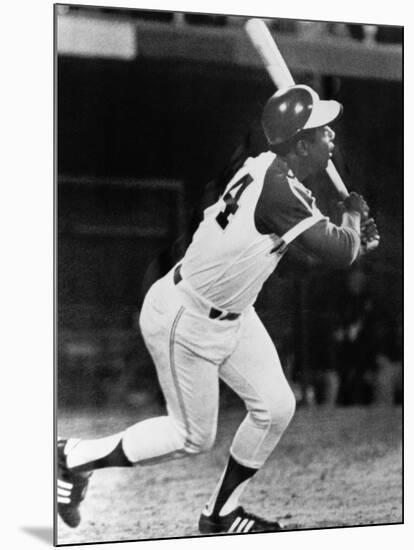 Hank Aaron (1934-)-null-Mounted Giclee Print