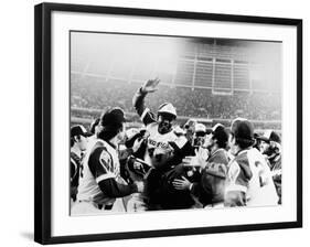 Hank Aaron (1934-)-null-Framed Giclee Print