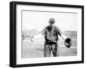 Hank Severeid, Cincinnati Reds, Baseball Photo - Cincinnati, OH-Lantern Press-Framed Art Print