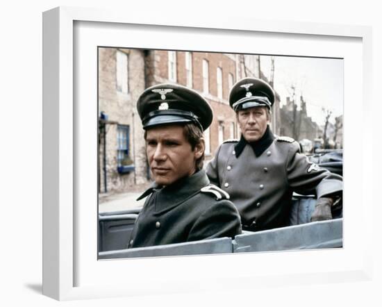 HANOVER STREET, 1979 directed by PETER HYAMS Harrison Ford and Christopher Plummer (photo)-null-Framed Photo