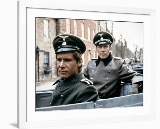 HANOVER STREET, 1979 directed by PETER HYAMS Harrison Ford and Christopher Plummer (photo)-null-Framed Photo