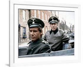 HANOVER STREET, 1979 directed by PETER HYAMS Harrison Ford and Christopher Plummer (photo)-null-Framed Photo
