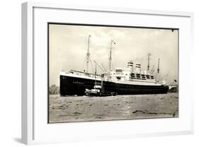 Hapag, Dampfschiff Albert Ballin Am Hafen, Schlepper-null-Framed Giclee Print