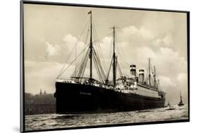 Hapag, Dampfschiff Cleveland in Fahrt Am Hafen-null-Mounted Giclee Print