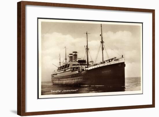 Hapag, Dampfschiff Deutschland in Fahrt, Front-null-Framed Giclee Print