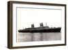 Hapag, Dampfschiff New York, Hafenblick, Begleitschiff-null-Framed Giclee Print