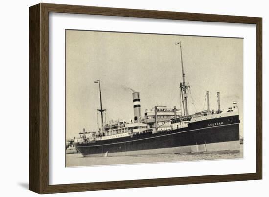 Hapag, Dampfschiff S.S. Leerdam Nah Am Hafen-null-Framed Giclee Print