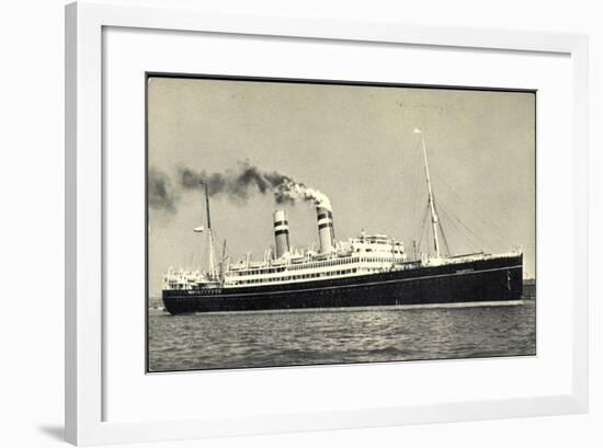 Hapag, Dampfschiff S.S. Volendam Nah Am Ufer-null-Framed Giclee Print